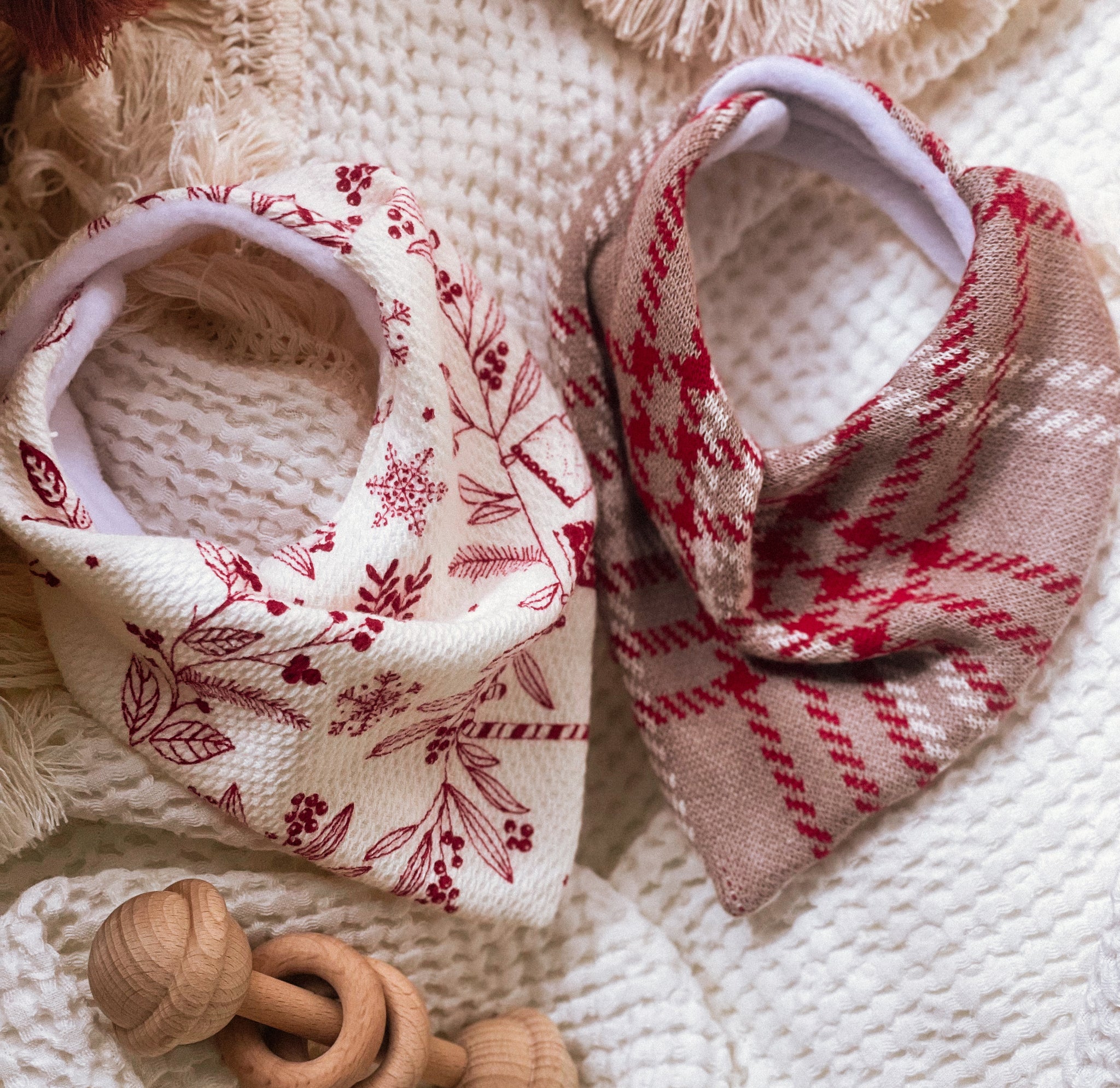 CHRISTMAS waffle Bandana Bib ~ White